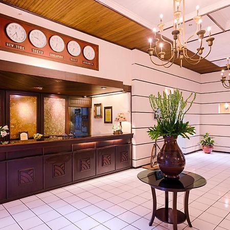 Hotel Montana Malang Esterno foto