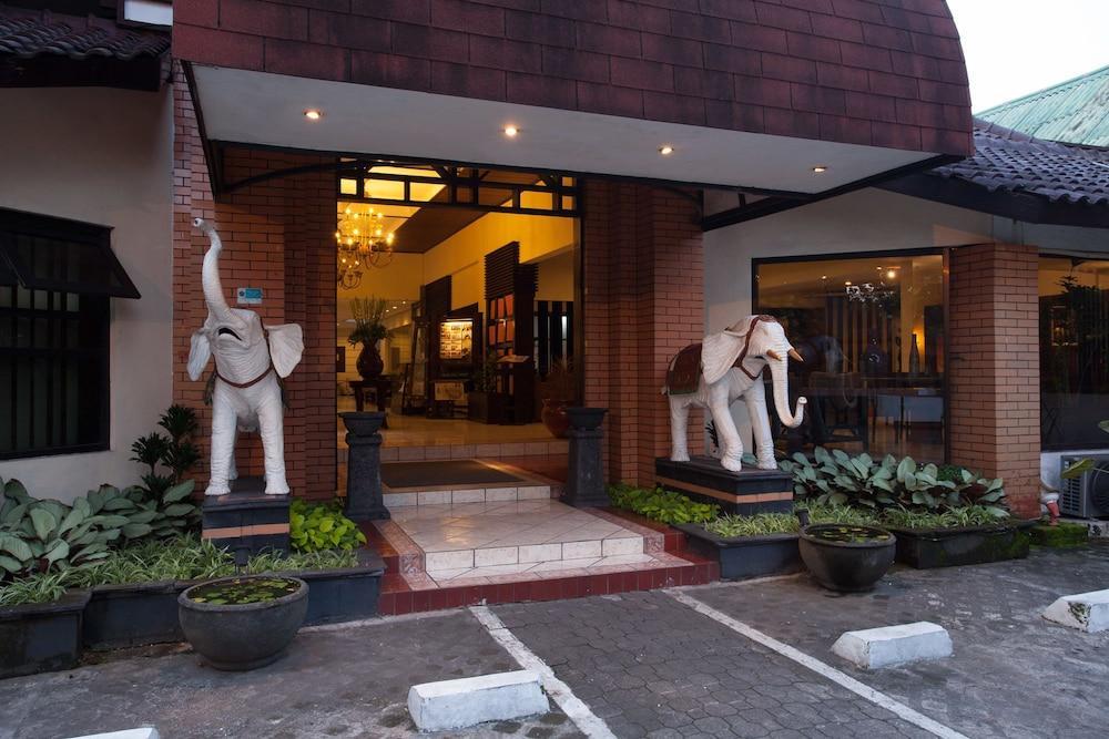 Hotel Montana Malang Esterno foto