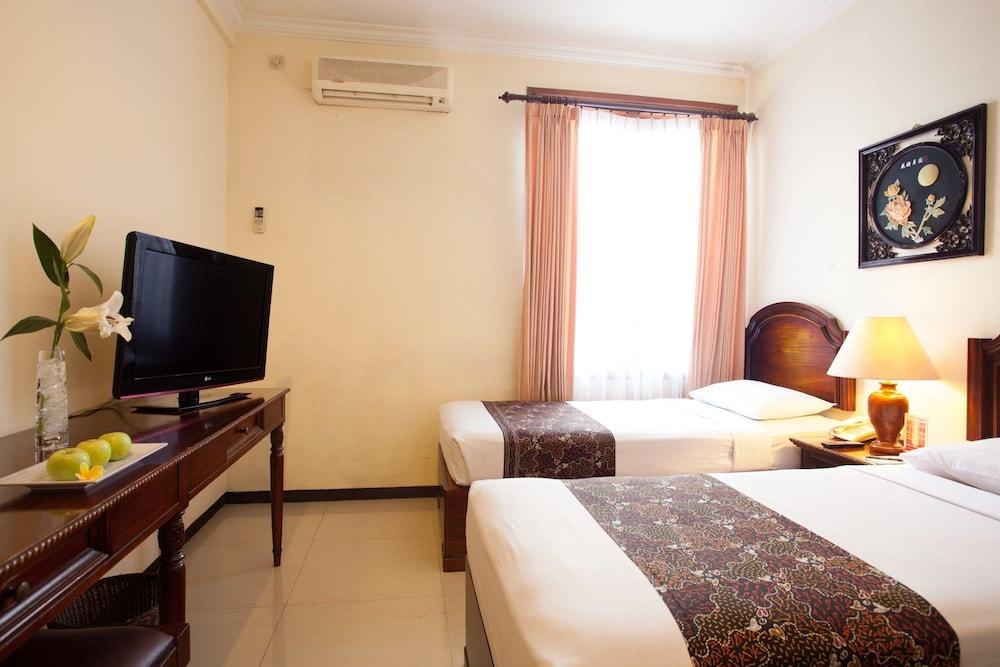 Hotel Montana Malang Esterno foto