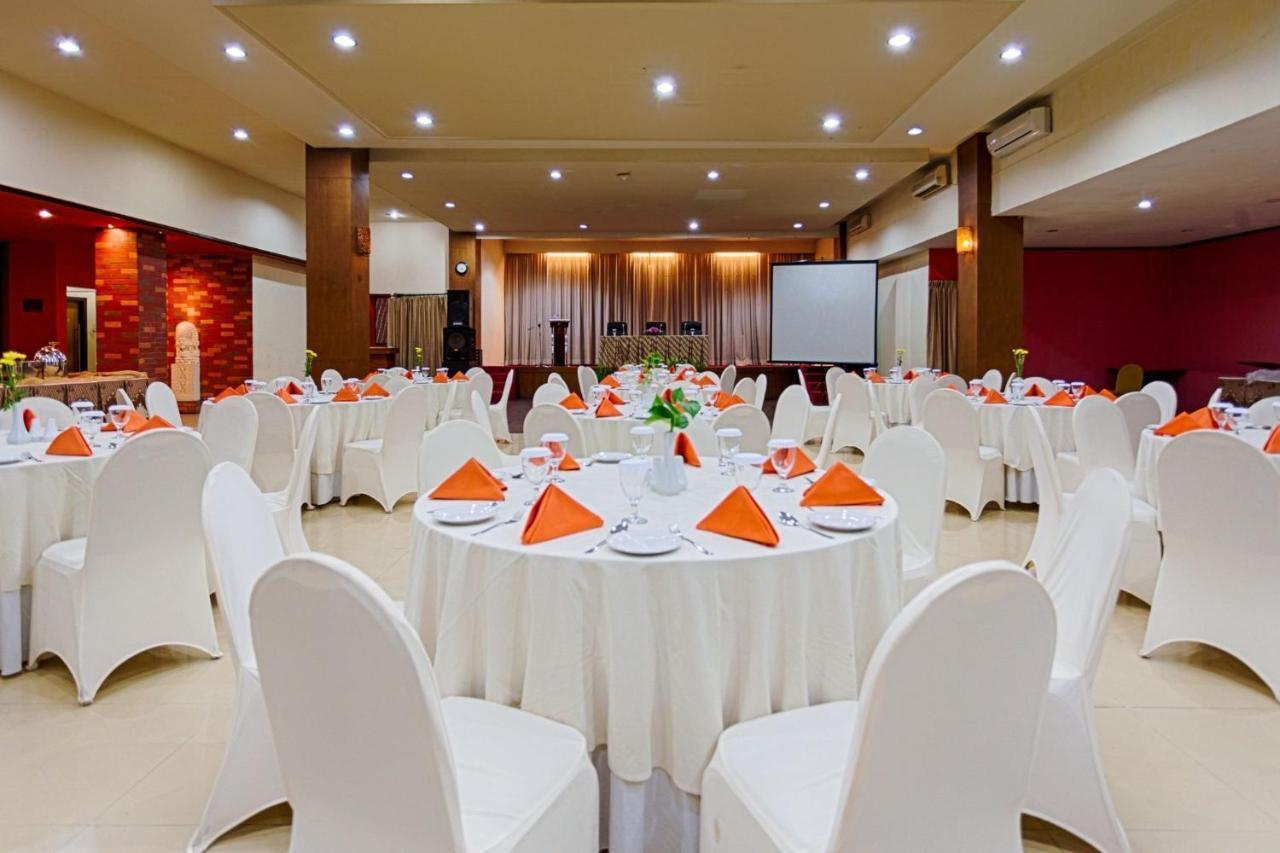 Hotel Montana Malang Esterno foto