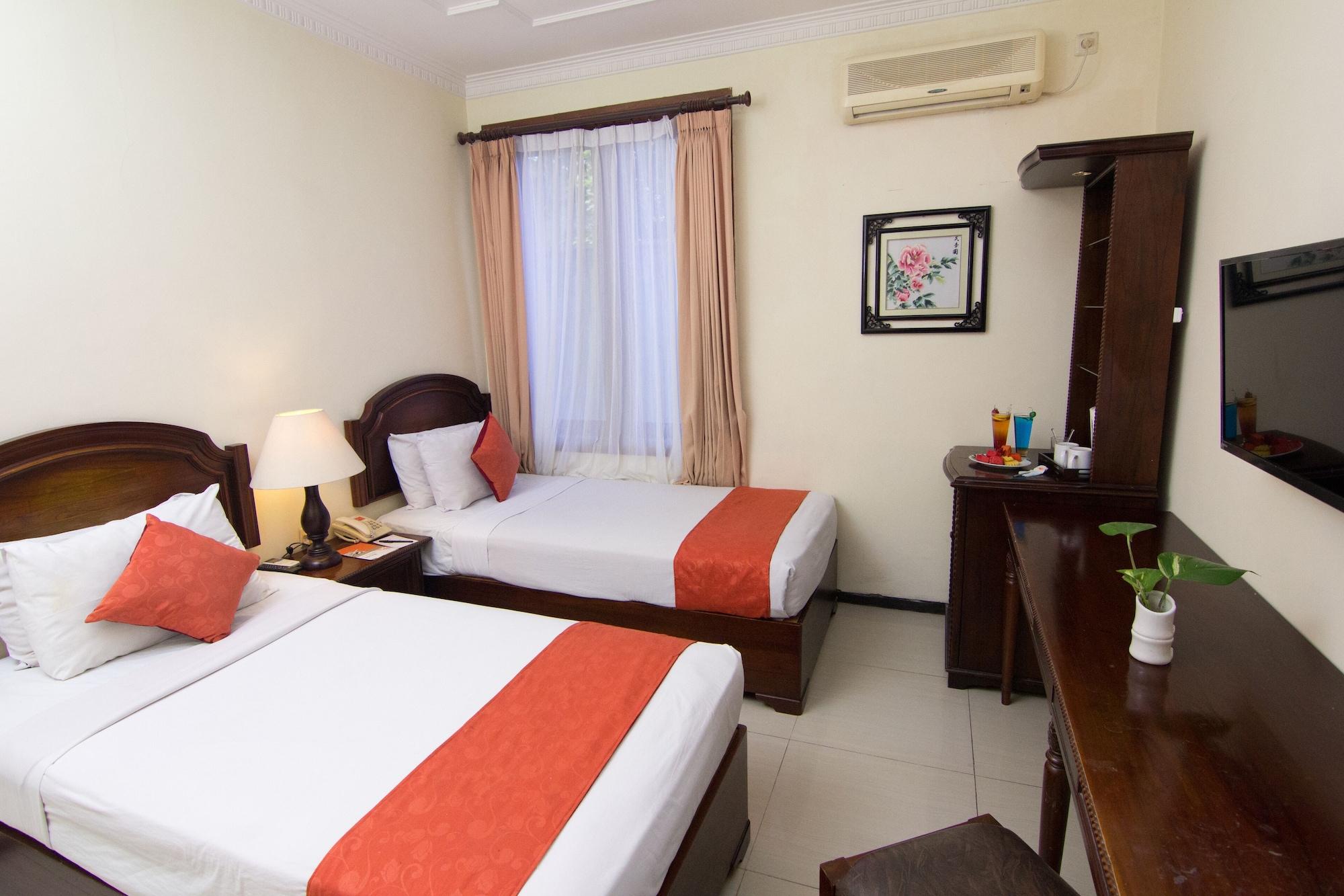 Hotel Montana Malang Esterno foto