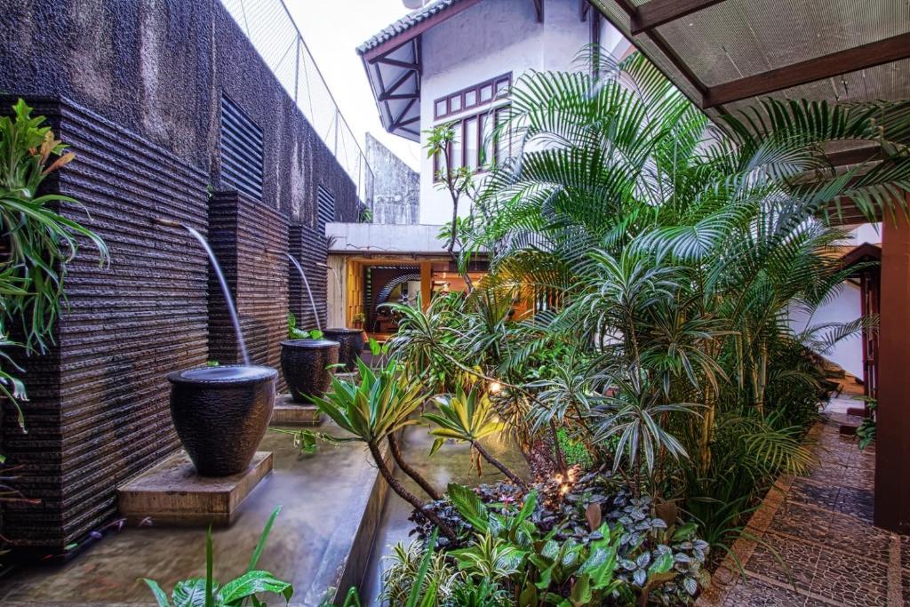 Hotel Montana Malang Esterno foto