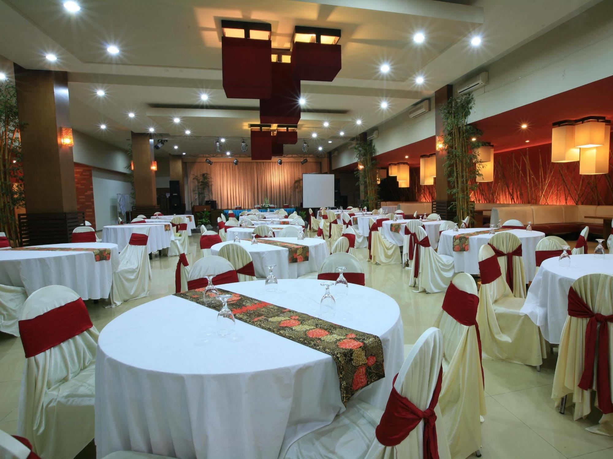 Hotel Montana Malang Esterno foto